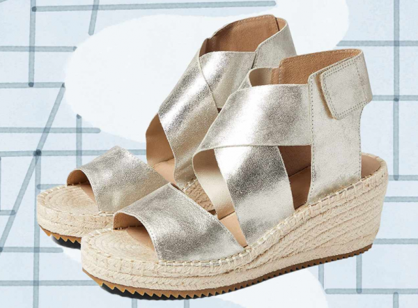 Sepatu wedges dengan platform yang nyaman